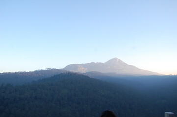 montaña  cercana