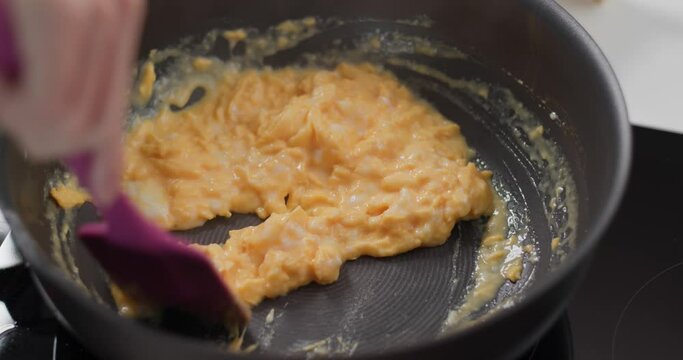 Cook the scrambled eggs on pan