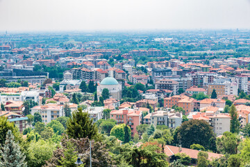 Fototapeta na wymiar View of Brergamo new town in Lombardy, taly