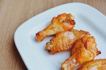 Chicken wings on a white plate.