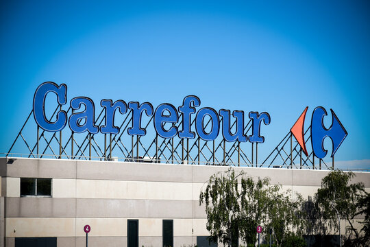 carrefour signboard