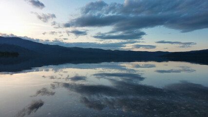 Fototapeta na wymiar 屈斜路湖, 湖, 雲, 風景, 反射, 夕焼け, 水, 自然,