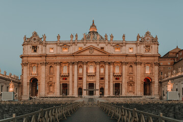 Obraz premium Historic facade of the basilica of St. Peter in Rome, Italy with Vatican city. Famous Saint Peter's Square in Vatican, made in 1506.