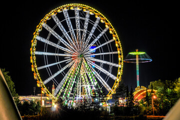 Riesenrad auf der Salzburger Dult bei Nacht Langzeitbelichtung