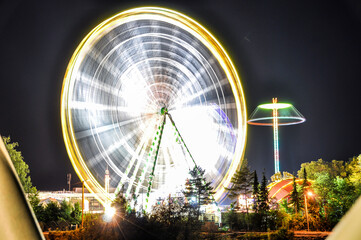 Riesenrad auf der Salzburger Dult bei Nacht Langzeitbelichtung