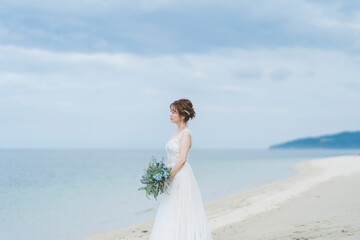 Fototapeta na wymiar 海辺の花嫁