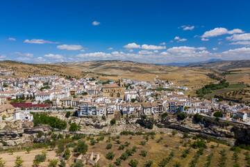 Fototapeta na wymiar vista de bonito municipio de alhama de Granada, Andalucía