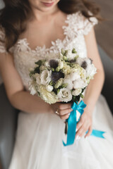 Obraz na płótnie Canvas Luxury white wedding bouquet in the hands of the bride
