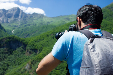 Naklejka premium the photographer travels and photographs beautiful landscapes