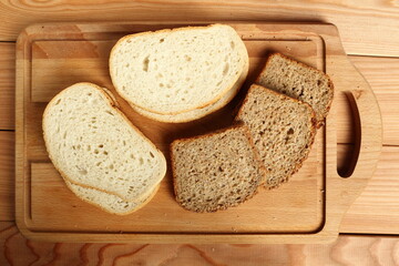 Sliced bread on cutting board