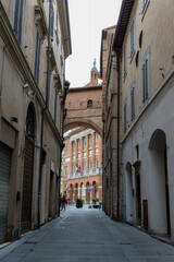 Fototapeta na wymiar architecture of the streets of the city of foligno