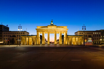 Naklejka premium Berlin Brandenburg Gate night view