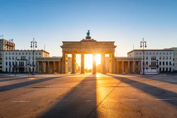 Gordijnen Berlin Brandenburg Gate sunrise view © Rico Oder