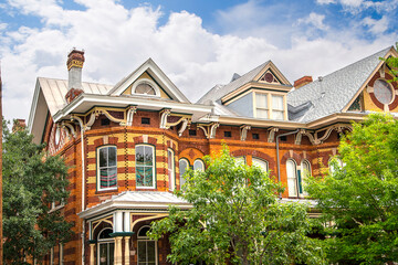 Fototapeta na wymiar Stunning domestic architecture in the city of Savannah in Georgia