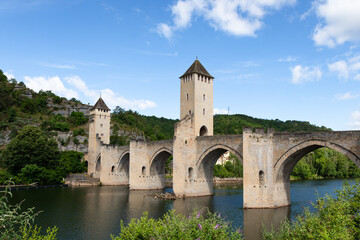 Fototapeta na wymiar Le pont Valentré à Cahors, Lot, France