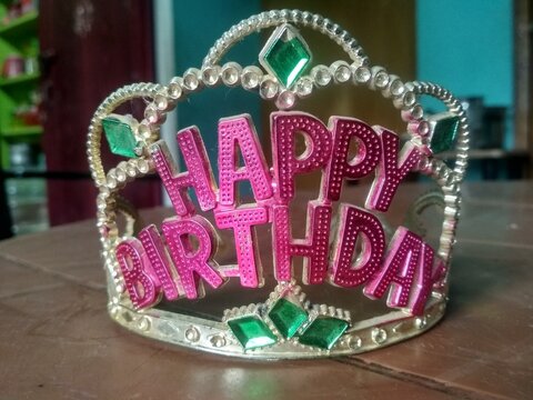 Happy birthday crown to celebrate birthday parties 