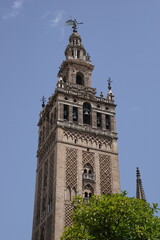 Fototapeta na wymiar Famous tower of Giralda, Islamic architecture built by the Almohads and crowned by a Renaissance bell tower with the statue of Giraldillo at its highest point.