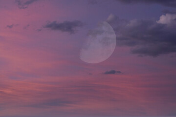 Obraz na płótnie Canvas Early morning sunrise Sky over Perceton in Irvine with Half Moon.