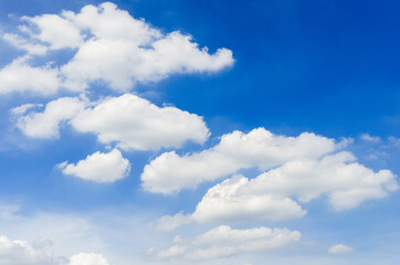 blue sky and white fluffy cloud horizon outdoor for background.