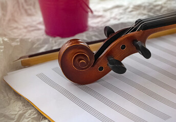 Fototapeta na wymiar Closeup Scroll of violin put on background,part of acoustic instrument,blurry light around