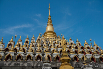 Fototapeta premium THAILAND MAE SOT WAT MANEE PAI SOHN