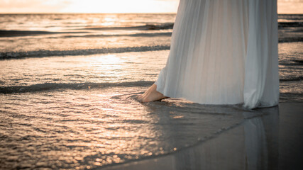 woman_feet_sea_morning 2