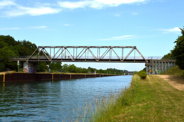 Obraz premium Brücke am Datteln-Hamm-Kanal