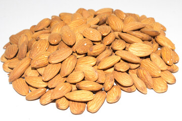 A picture of dry almonds