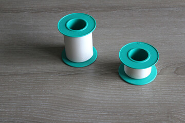 rouleaux de sparadraps médical