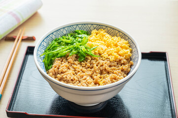 鶏そぼろ丼