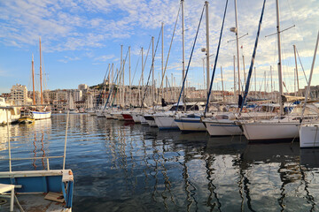 Fototapeta na wymiar Yachts in the old harbor of Marseille in France