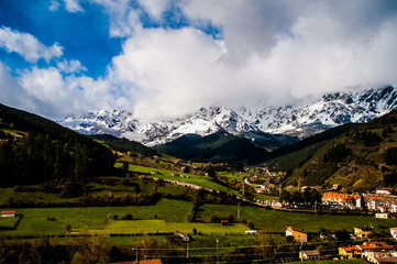 Fototapeta na wymiar Montaña oriental de León a Cantabria.