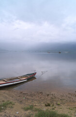 vietnamesische Fischerboote in der Lagune