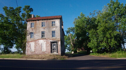Fototapeta na wymiar Abandoned Brick House