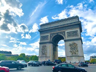 Fototapeta na wymiar Arc de Triomphe under the clear blue skies in Paris, France