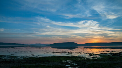 Obraz premium sunset over the Moray Firth at Alturlie looking towards Kessock Bridge 