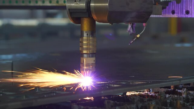Plasma cutting machine cuts metal material with sparks
