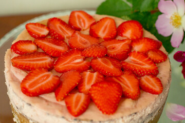 cheesecake with strawberries