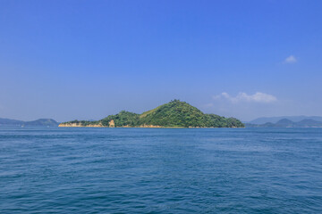 Fototapeta premium 大久野島から見た瀬戸内海と小久野島 広島県竹原市 Setonaiki seen from Okunojima Island and Kokunojima Hiroshima Takehara city