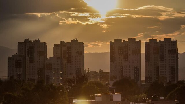 Atardecer entre edificios 