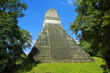 Fototapeta na wymiar the pyramid in chichen itza