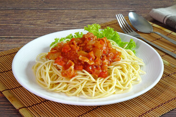 Spaghetti with bacon in tomato sauce.