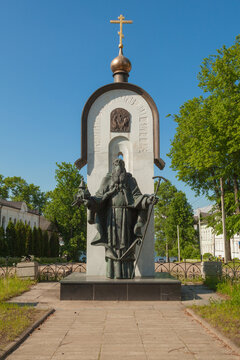 Monument to St. Macarius Kalyazinsky stands on the banks of the Volga. The inscription in the Old Slavonic language "Rev. Father Macarius of the Moth of God for us" is visible on the monument