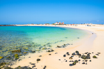 Uitzicht op het prachtige strand Playa Chica, El Cotillo - Fuerteventura, Canarische Eilanden, Spanje