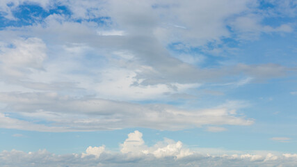 Fototapeta premium dramatic cloud moving above blue sky, cloudy day weather background