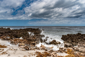 Obraz premium stormy sea and rocks