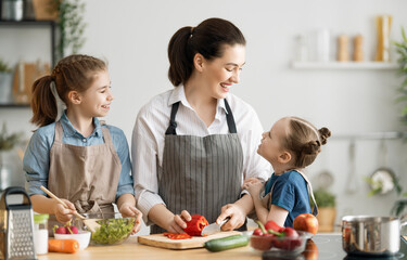 Obraz na płótnie Canvas Happy family in the kitchen.