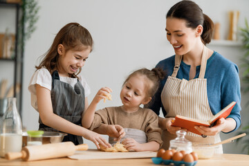 Naklejka premium family are preparing bakery together