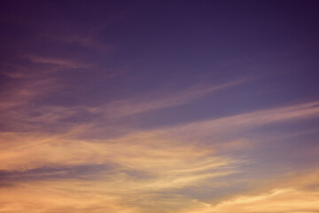Obraz premium Emotional colorful sky before twilight. Changes in natural atmospheric sky make magical nature phenomenons in every day life. Sky and cloud environmental image for background and wallpaper.