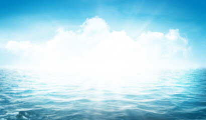 Obraz na płótnie Canvas Summer sea with sparkling waves and blue sunny sky